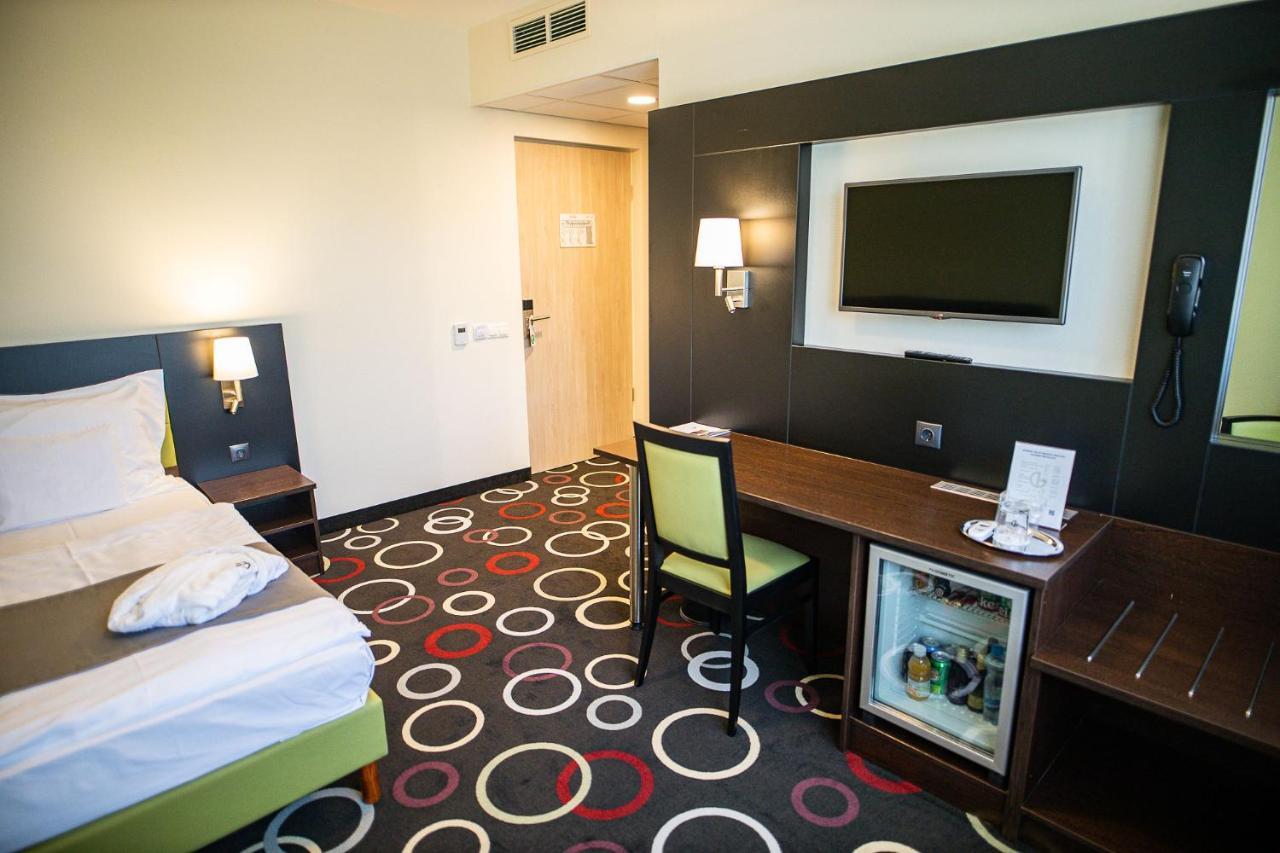 Garden Hotel Wellness Es Konferencia Szolnok Luaran gambar