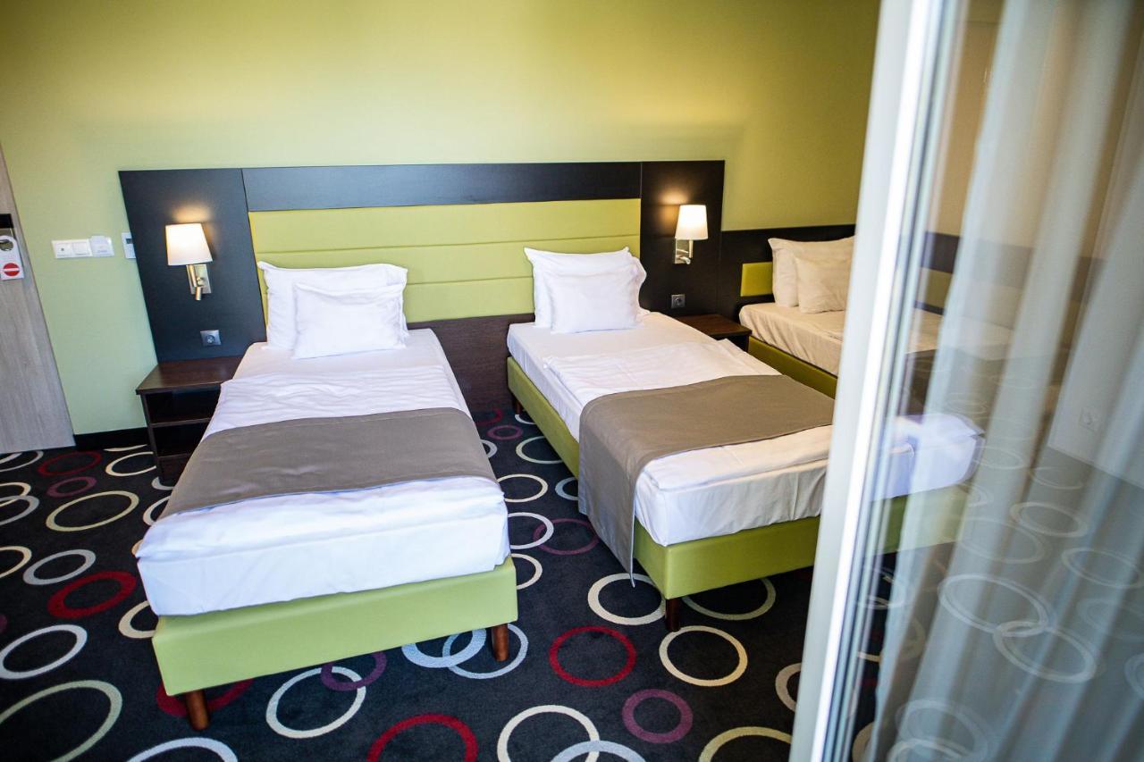 Garden Hotel Wellness Es Konferencia Szolnok Luaran gambar