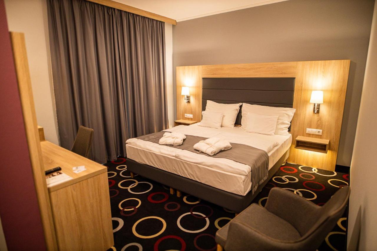 Garden Hotel Wellness Es Konferencia Szolnok Luaran gambar