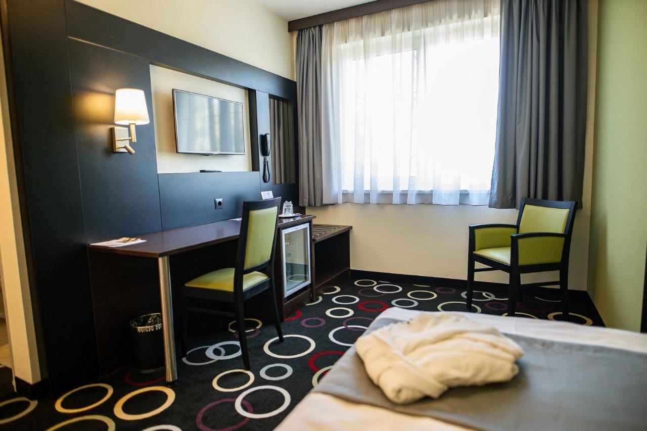 Garden Hotel Wellness Es Konferencia Szolnok Luaran gambar