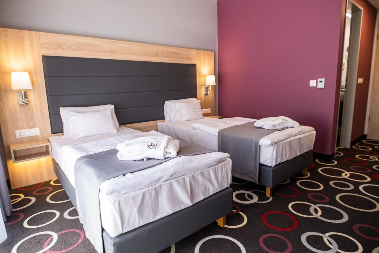 Garden Hotel Wellness Es Konferencia Szolnok Luaran gambar