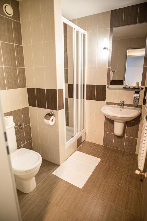 Garden Hotel Wellness Es Konferencia Szolnok Luaran gambar