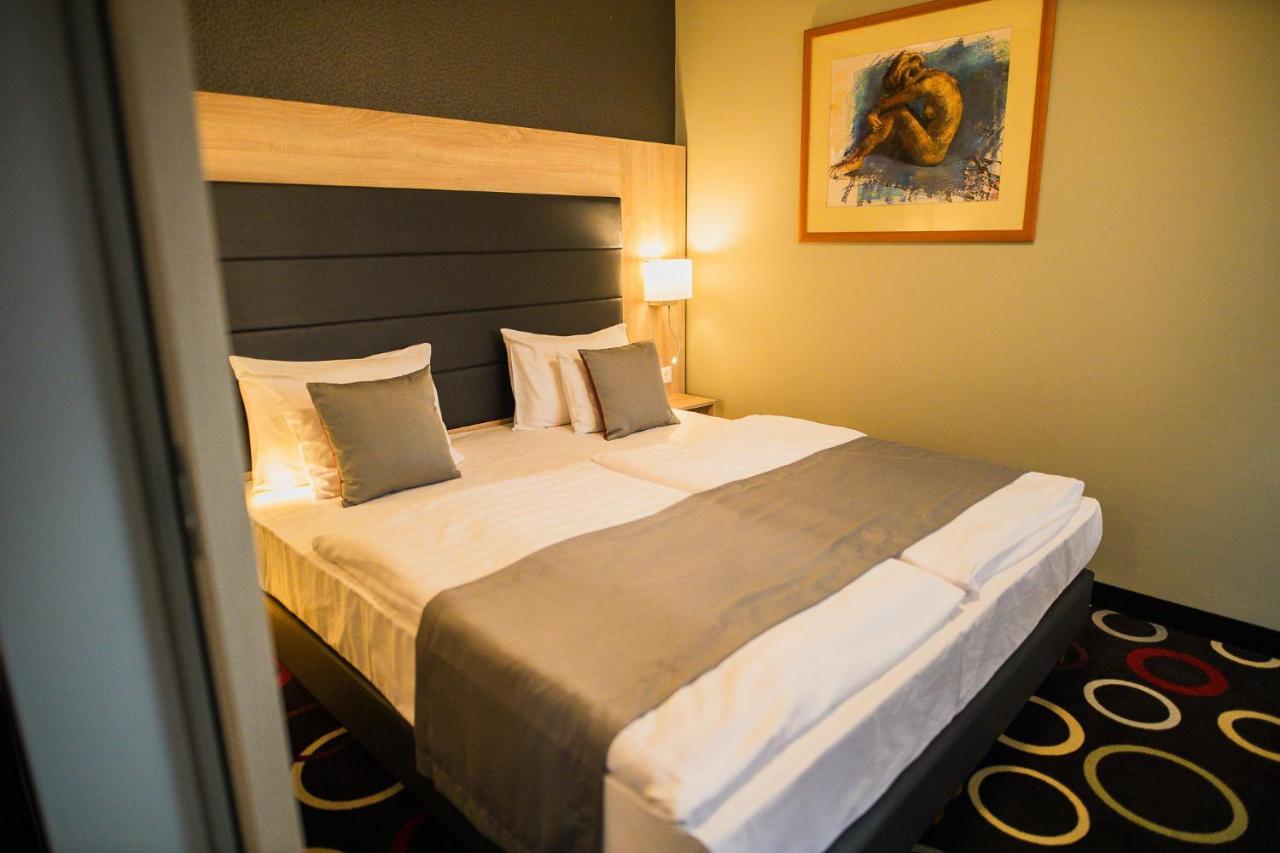 Garden Hotel Wellness Es Konferencia Szolnok Luaran gambar