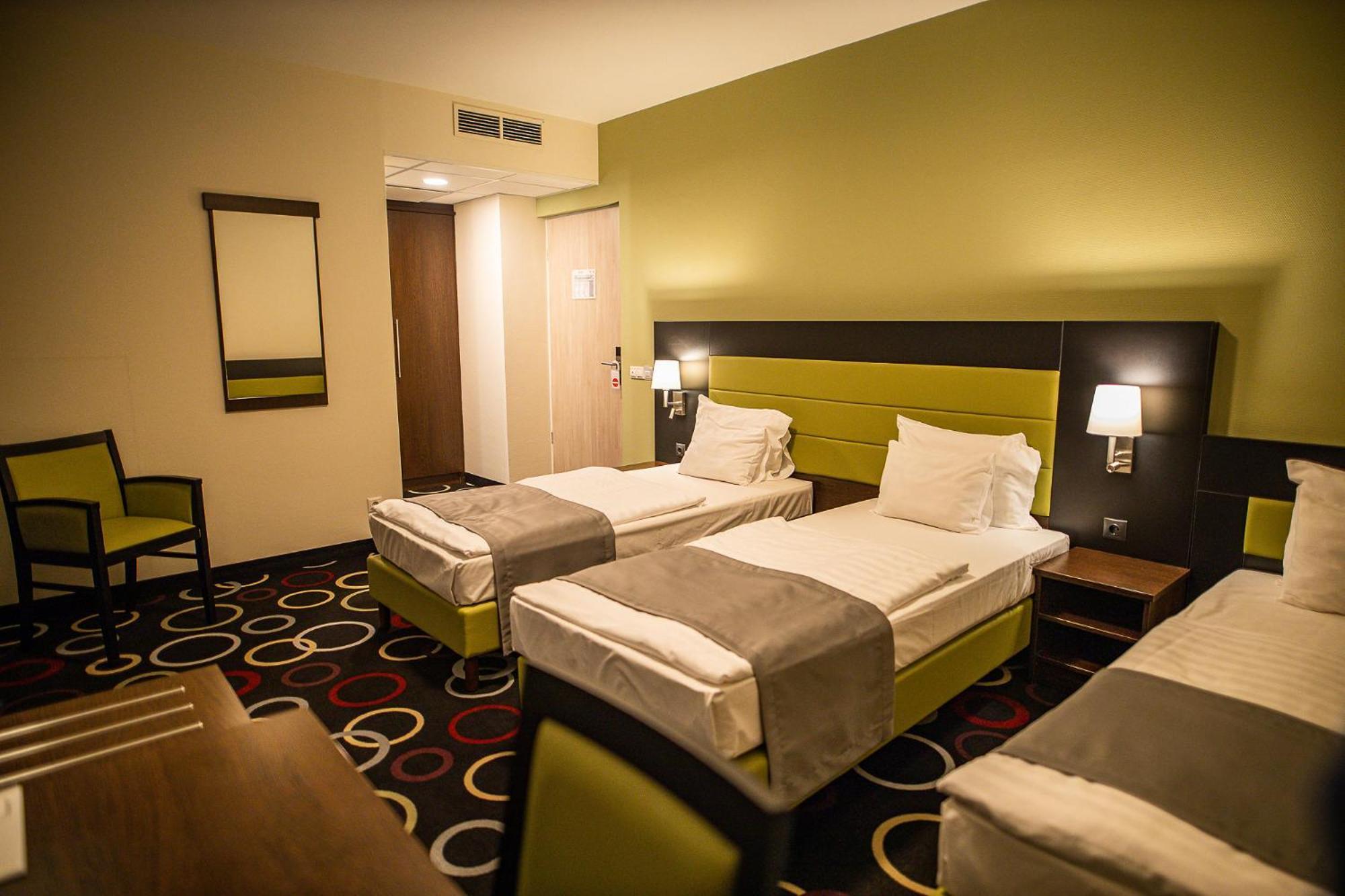 Garden Hotel Wellness Es Konferencia Szolnok Luaran gambar