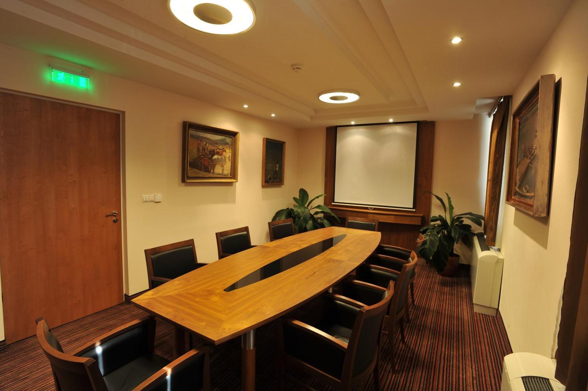 Garden Hotel Wellness Es Konferencia Szolnok Luaran gambar
