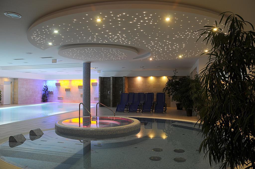 Garden Hotel Wellness Es Konferencia Szolnok Luaran gambar