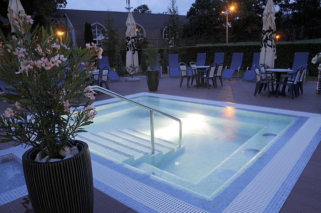 Garden Hotel Wellness Es Konferencia Szolnok Luaran gambar