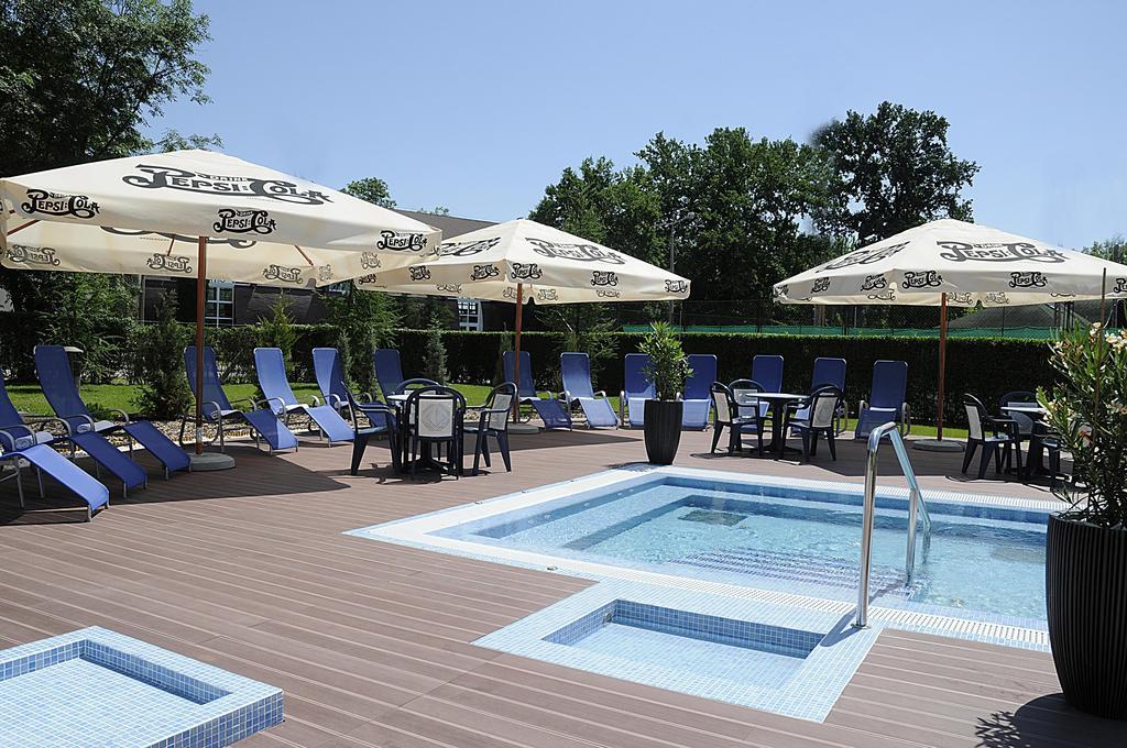 Garden Hotel Wellness Es Konferencia Szolnok Luaran gambar