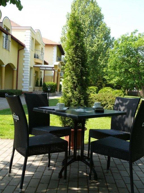 Garden Hotel Wellness Es Konferencia Szolnok Luaran gambar