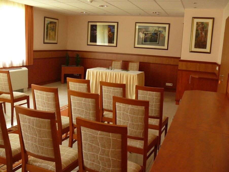 Garden Hotel Wellness Es Konferencia Szolnok Perniagaan gambar