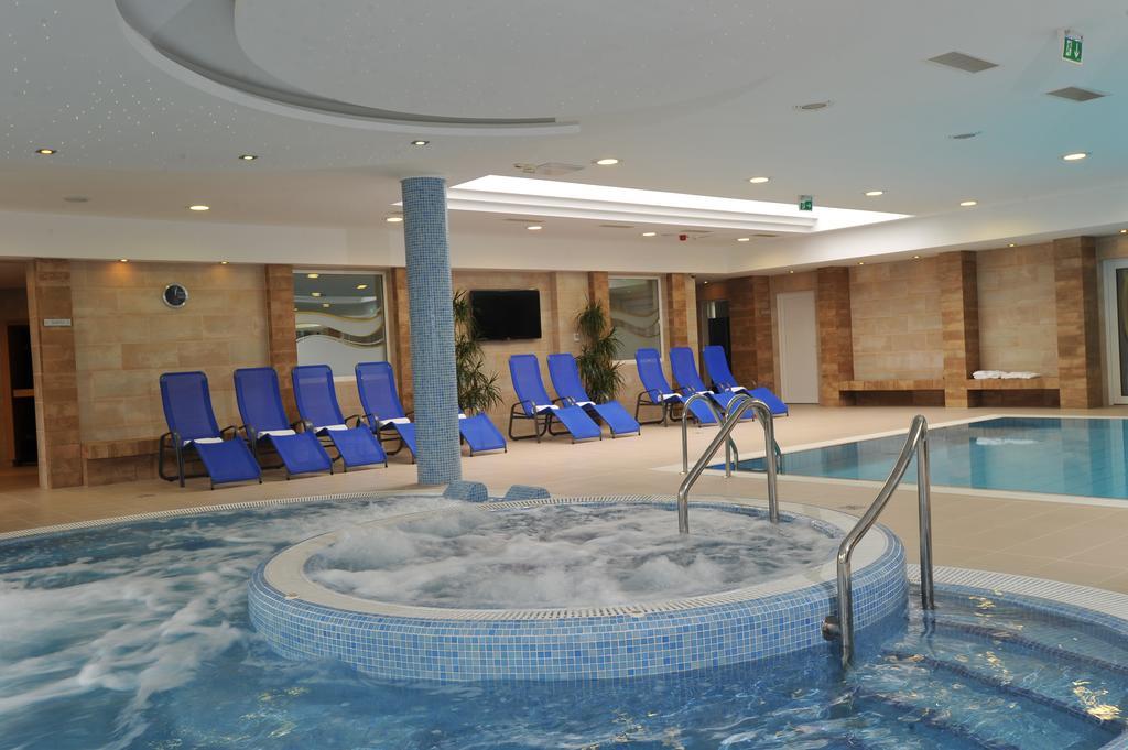 Garden Hotel Wellness Es Konferencia Szolnok Luaran gambar