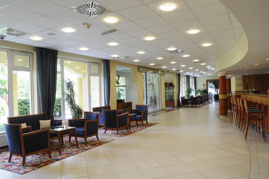 Garden Hotel Wellness Es Konferencia Szolnok Luaran gambar
