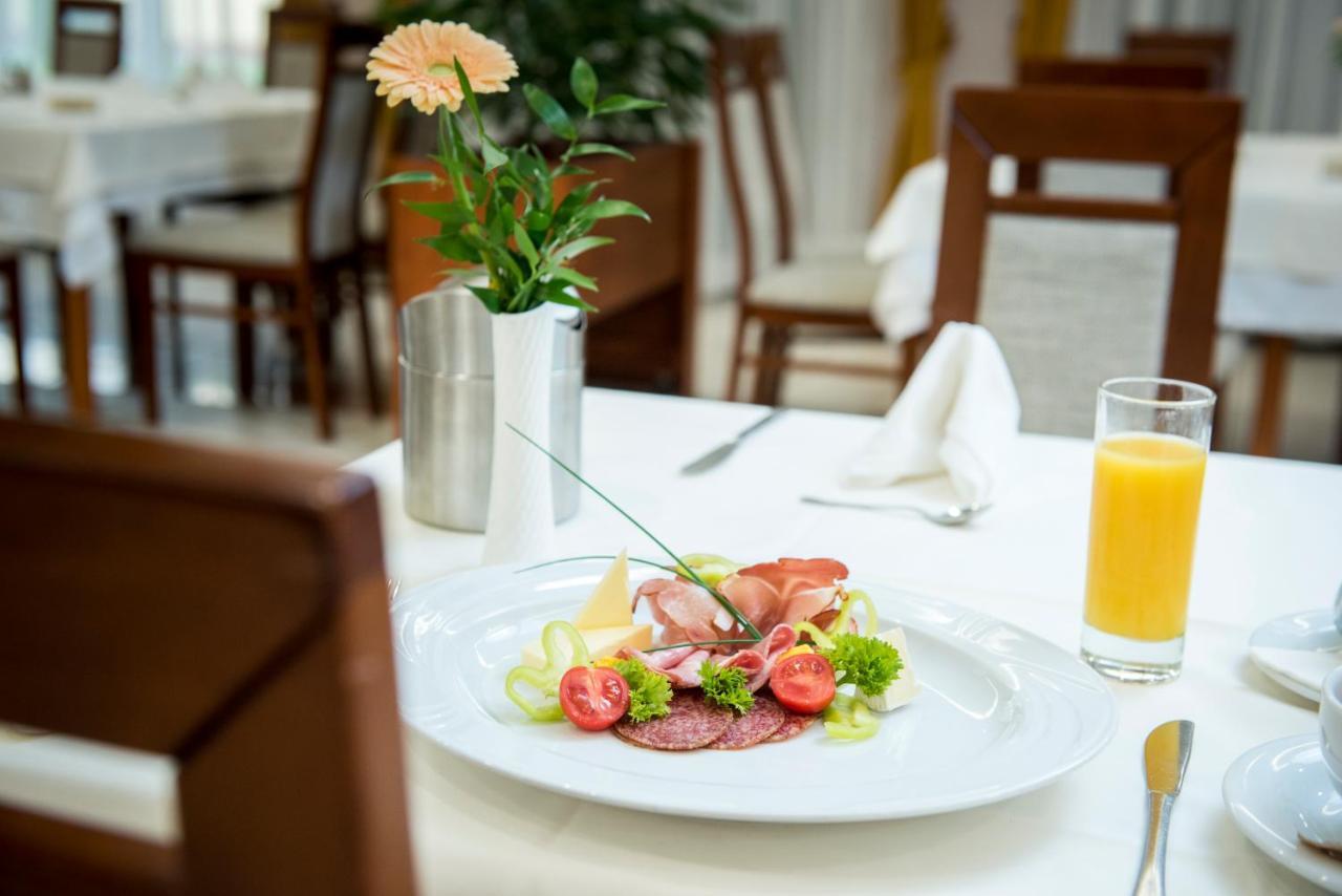 Garden Hotel Wellness Es Konferencia Szolnok Luaran gambar