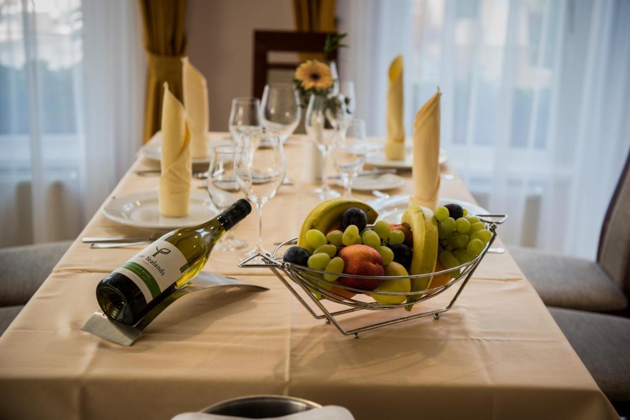 Garden Hotel Wellness Es Konferencia Szolnok Luaran gambar