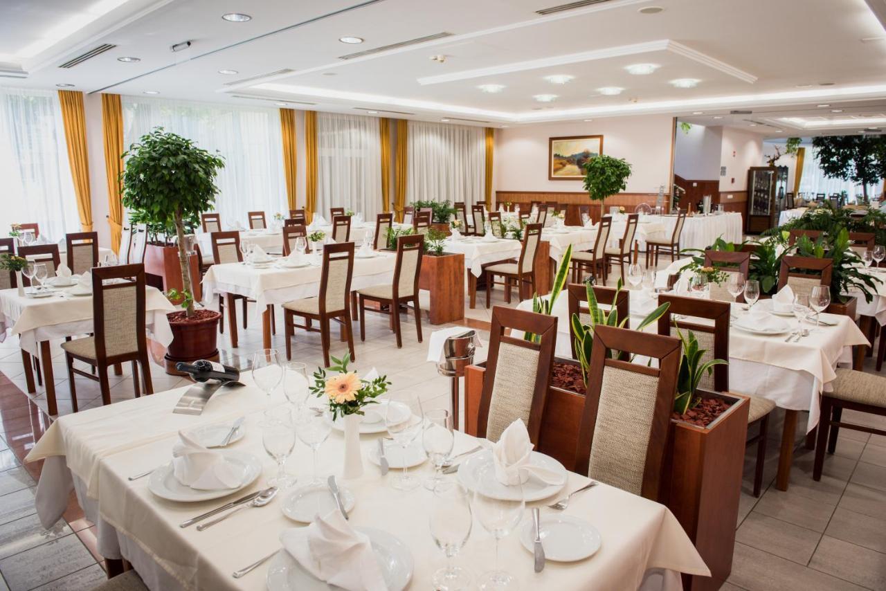 Garden Hotel Wellness Es Konferencia Szolnok Luaran gambar