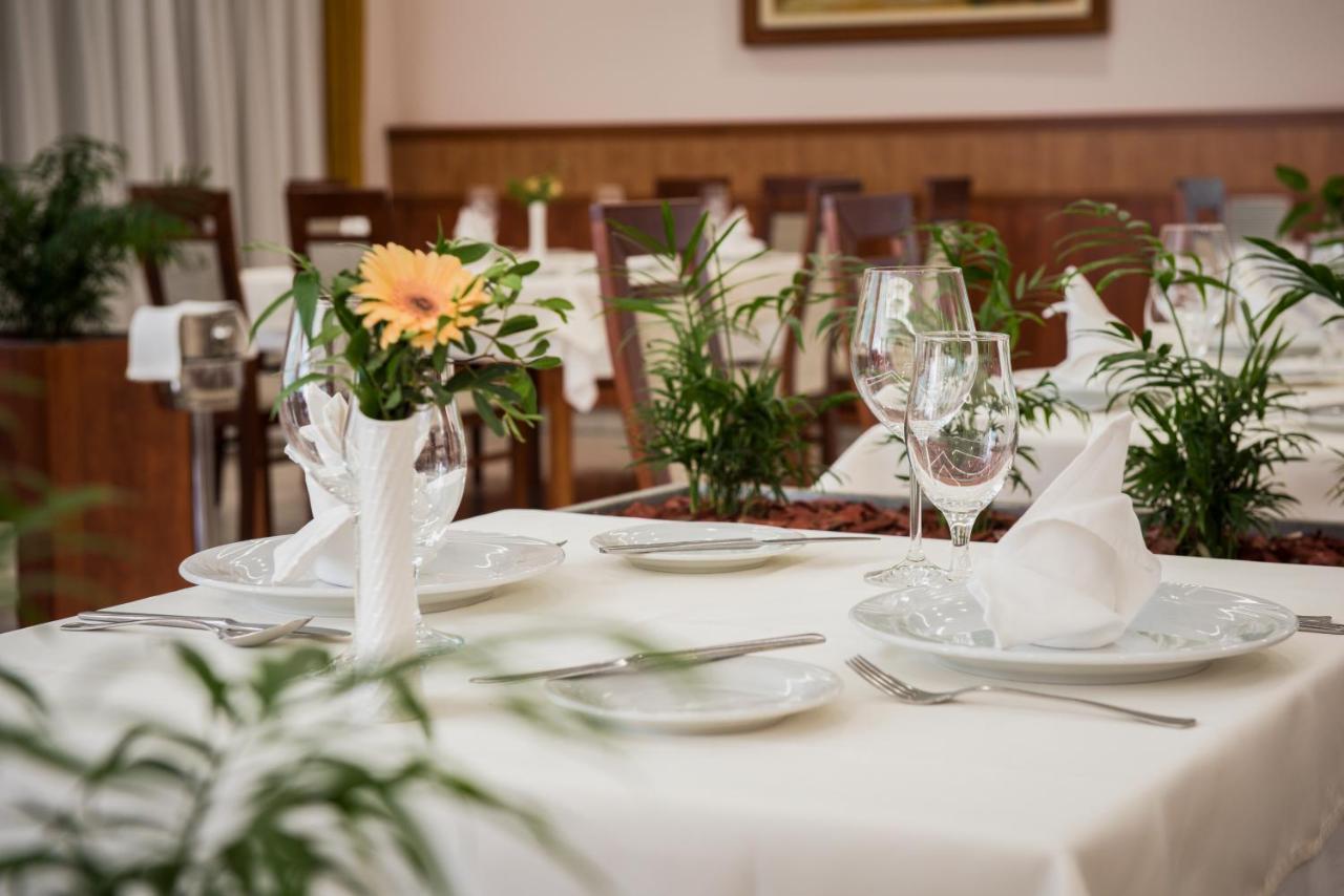Garden Hotel Wellness Es Konferencia Szolnok Luaran gambar